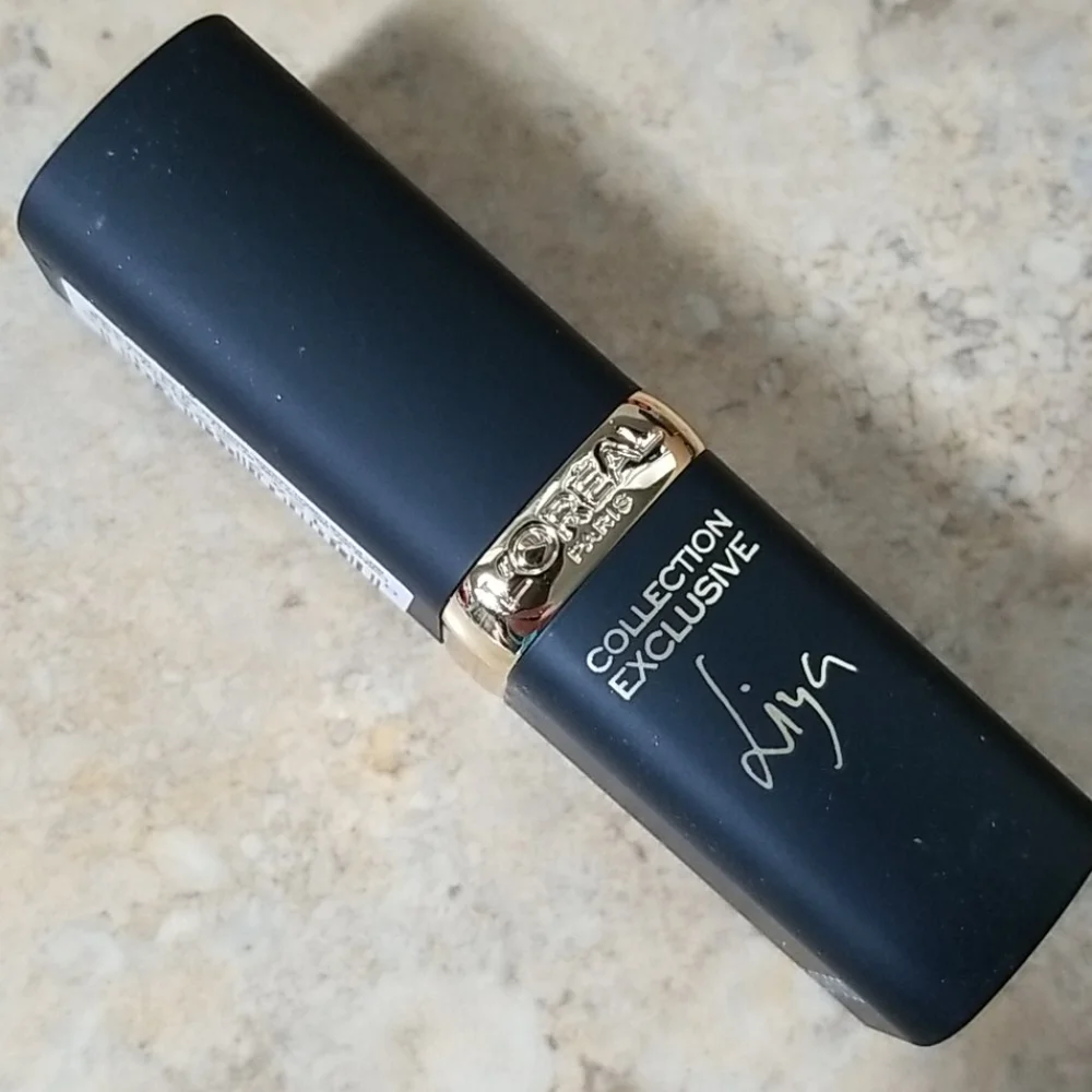 4/25 bundle item. L’Oréal ColourRiche Lippie in Liya's Red
